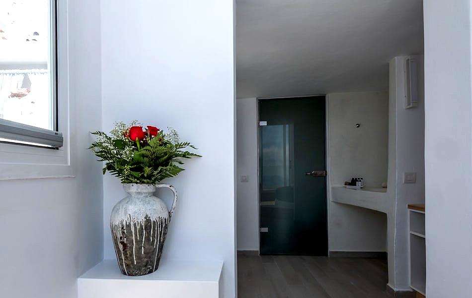 Elia Cave Suites